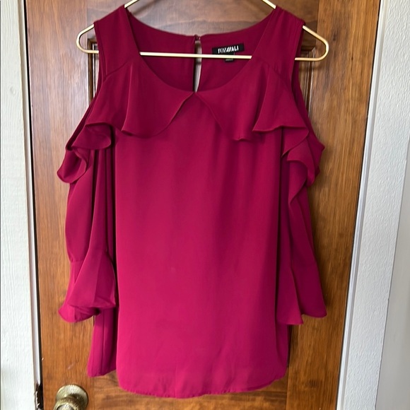 Roz & Ali Tops - Ruffled Cold Shoulder Feminine Fuschia Pink Blouse with Tulip Sleeves | S